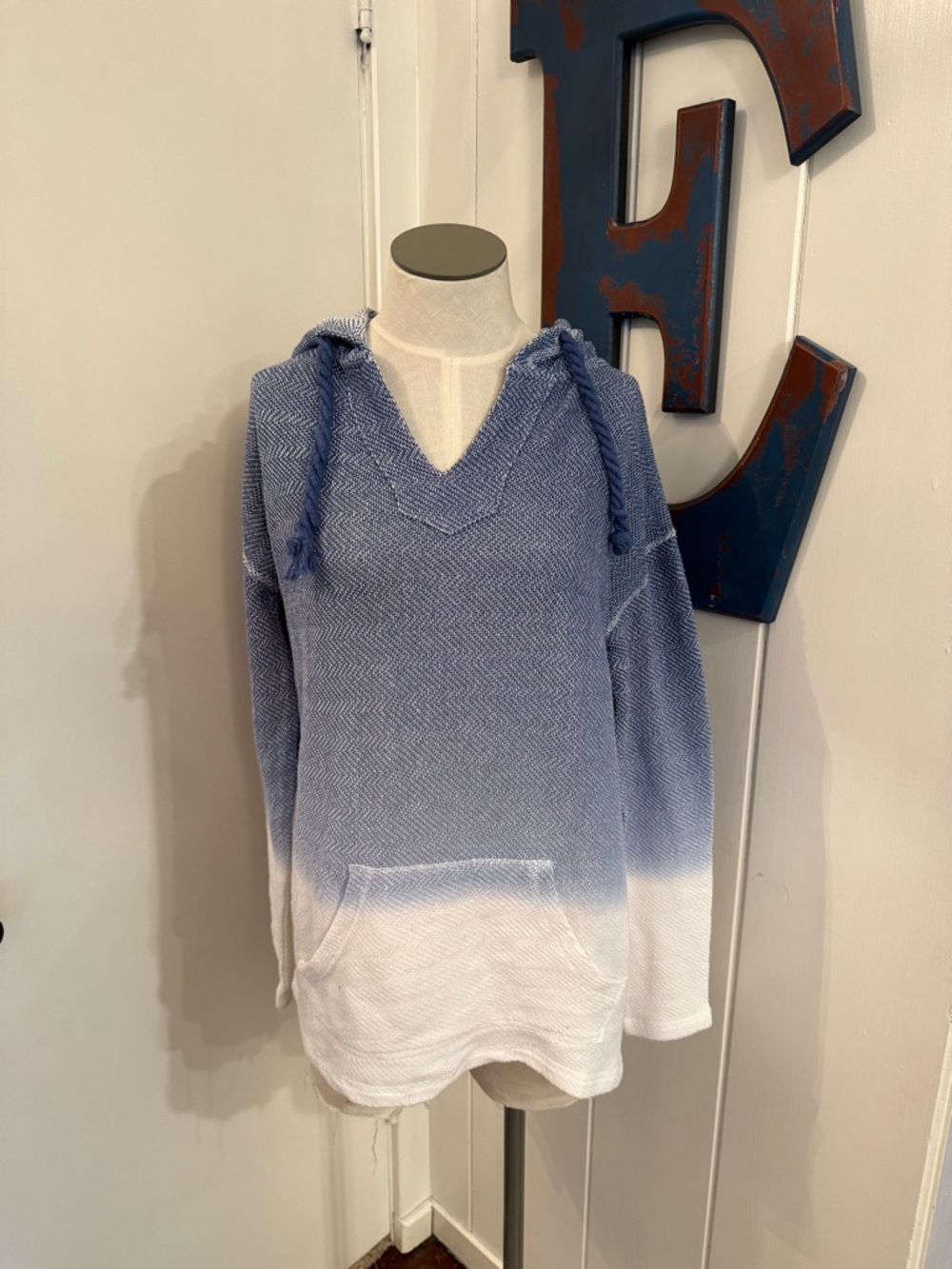 Ocean Drive Blue and White Ombre Hooded Pullover Sz S